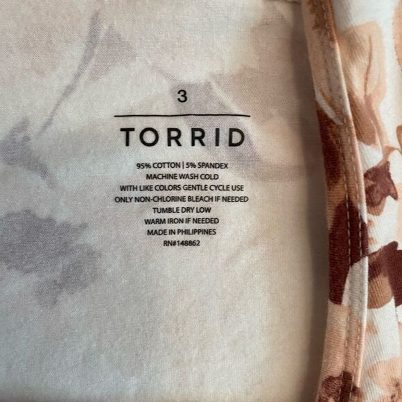 Torrid WHITE and dusty rose FLORAL FOXY HALTER TOP - Picture 6 of 8